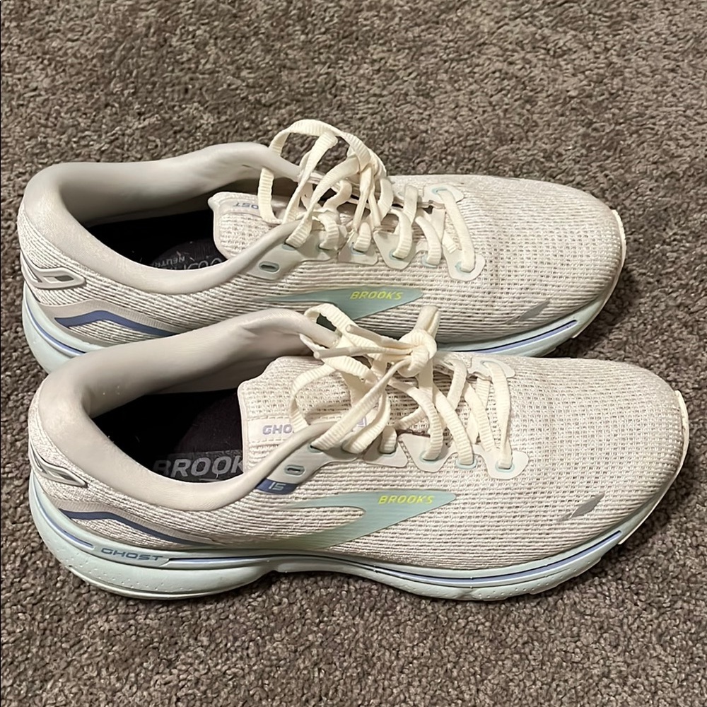Women’s Brooks Ghost Tennis Shoes